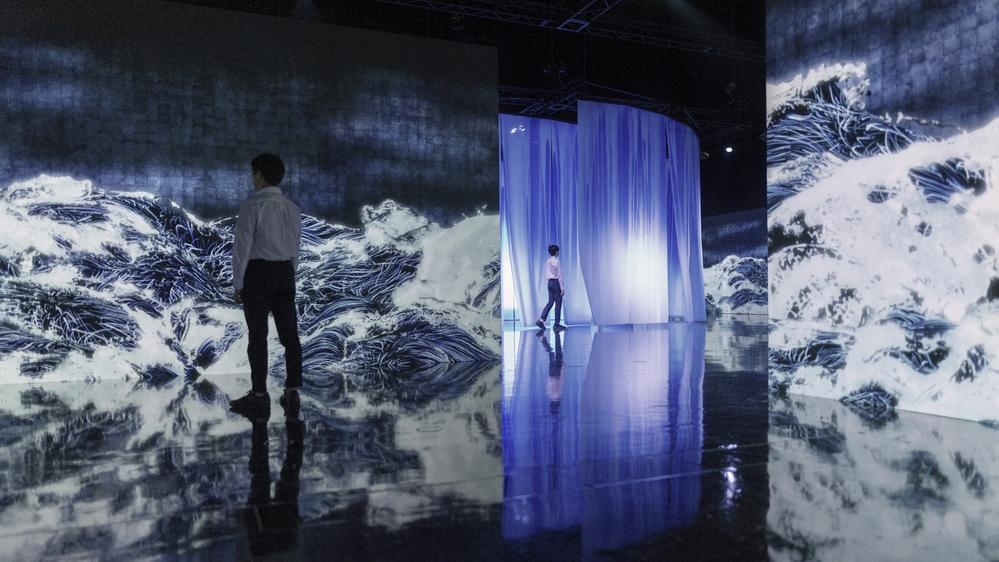Hiroshi Senju &amp;amp; teamLab Collaborative Exhibition: Waterness, 2018, Dojima River Forum, Osaka, Japan &copy; teamLab